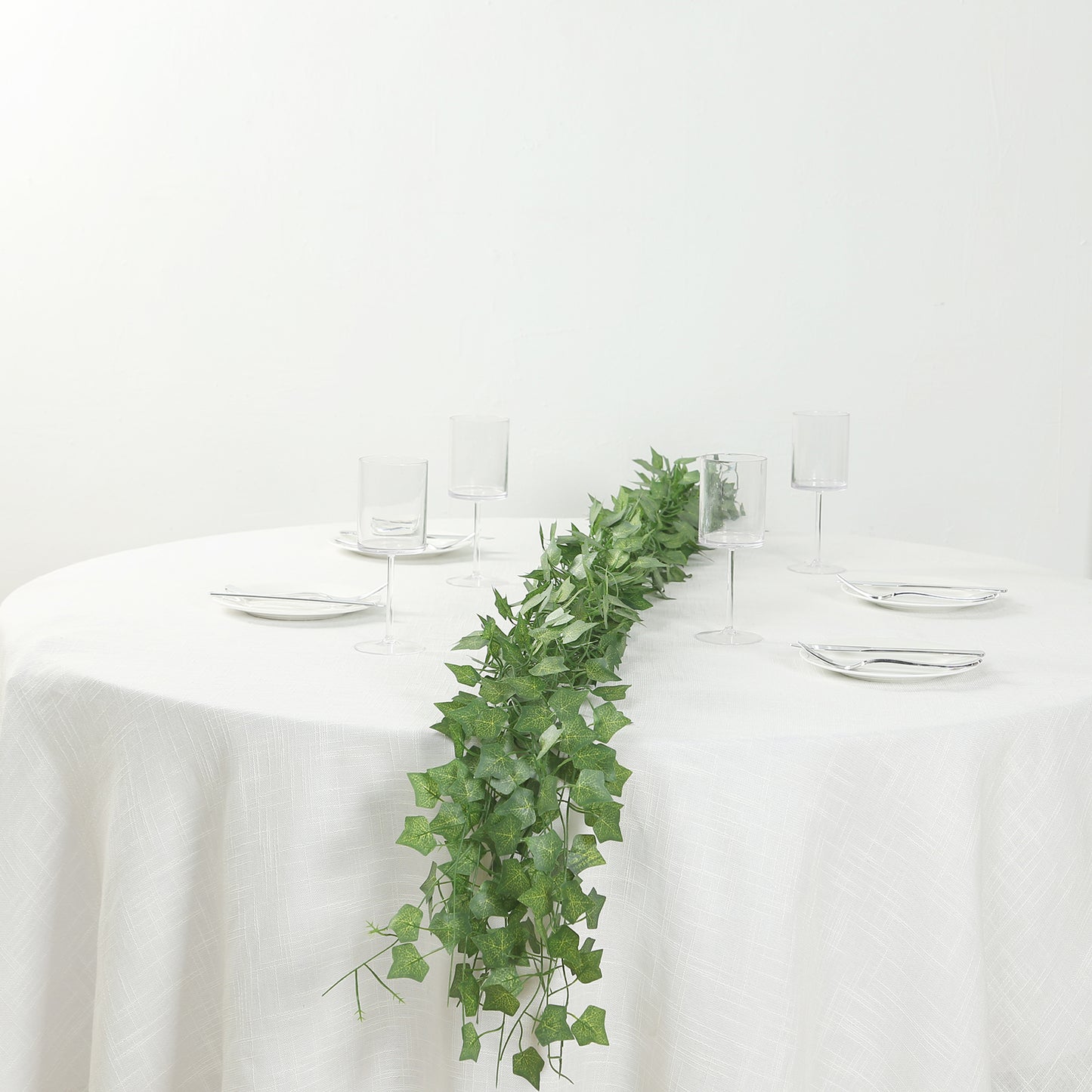 6.5ft artificial ivy leaf garland for wedding and party decor, in lush green.
