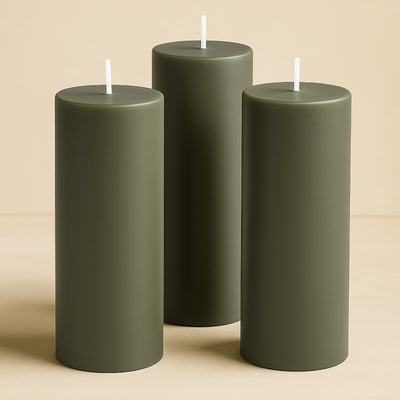 Décor styling ideas with dusty sage green pillar candles Décor styling ideas with dusty sage green pillar candles
