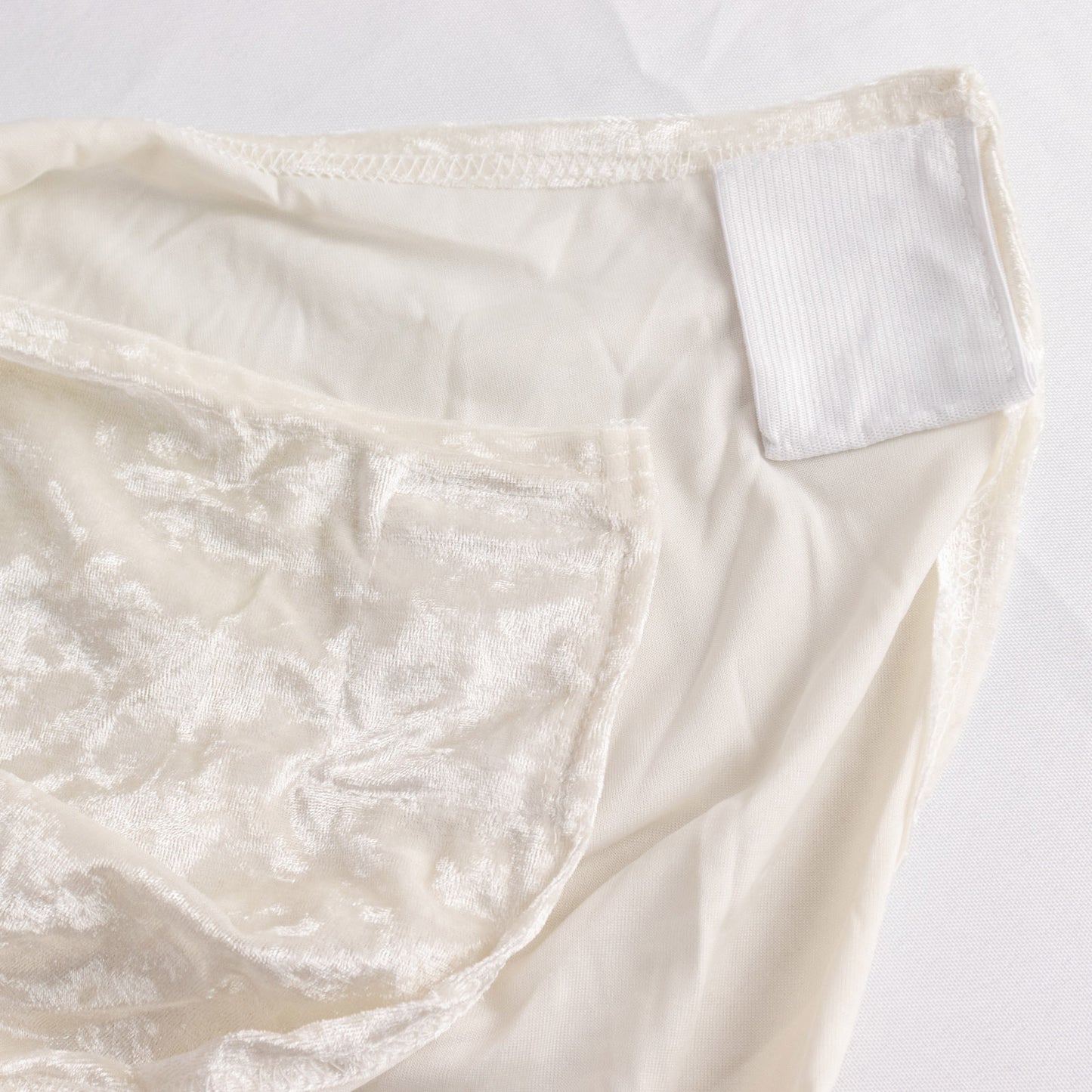 White Crushed Velvet Spandex Stretch Wedding Chair Cover With Foot Pockets, Fitted Banquet Chair Cover - 190 GSM