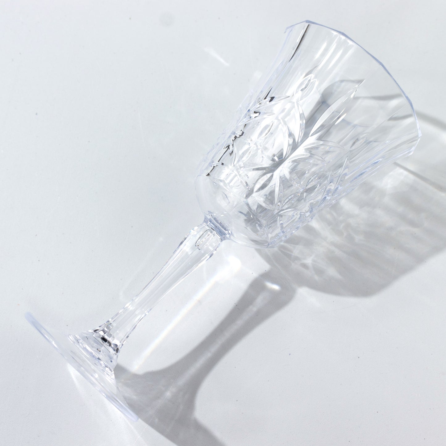 Clear shatterproof cocktail glass with embossed leaf pattern, 10oz, reusable.