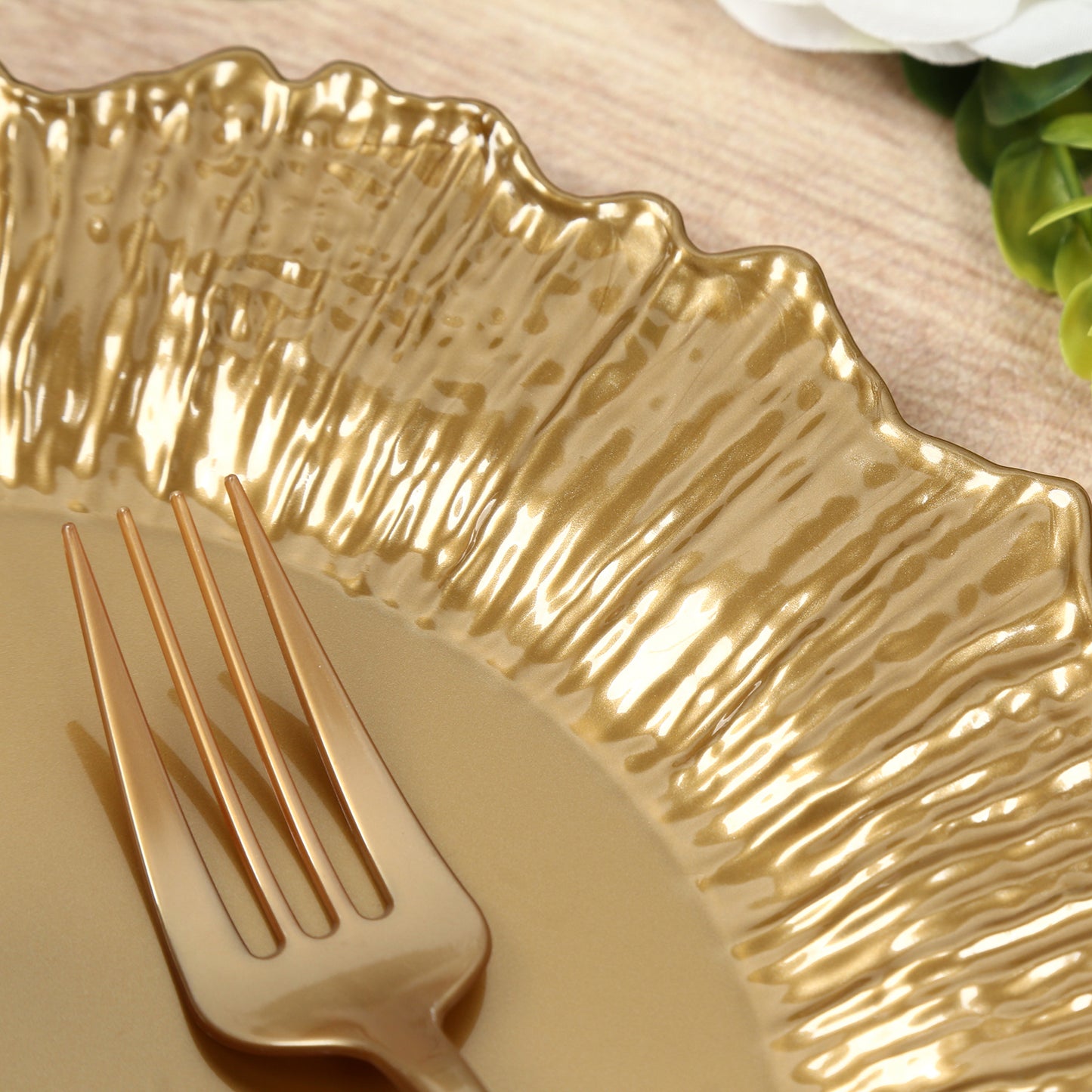20-Pack 10" Plastic Dinner Plates – Gold Reef Design Party Plates – Elegant Disposable Tableware