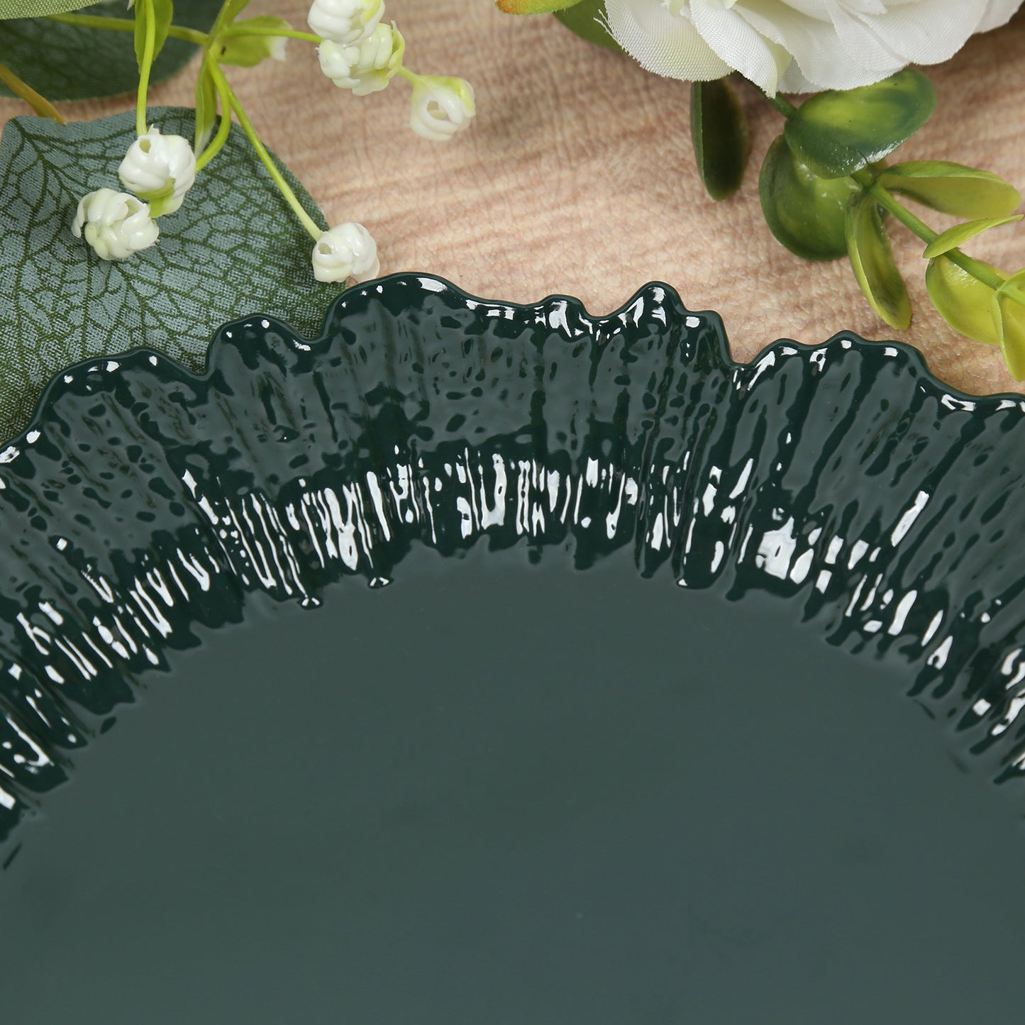 20-Pack 7" Plastic Dessert Plates – Hunter Emerald Green Reef Design Appetizer Salad Party Plates – Elegant Disposable Tableware