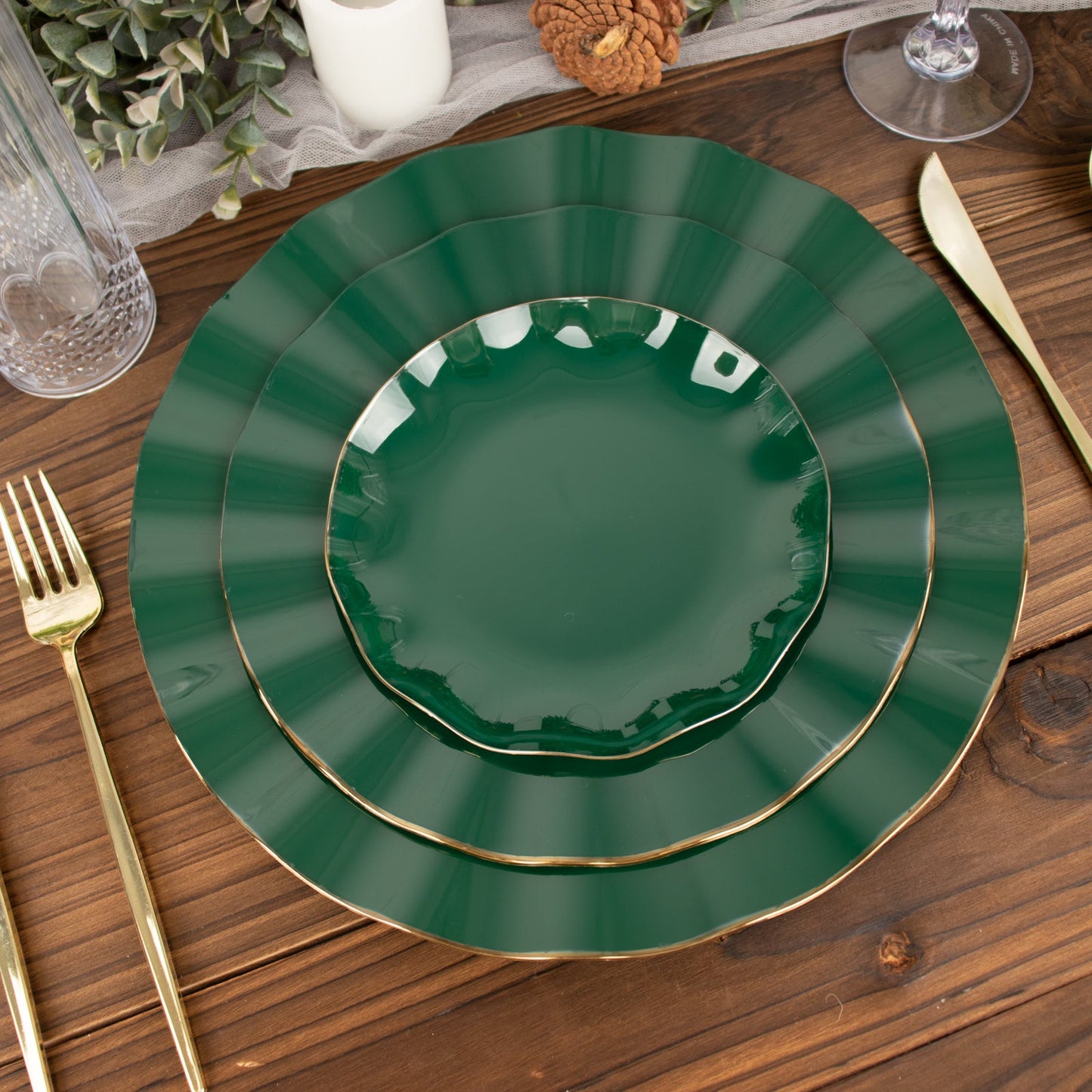 6 Inch Hunter Emerald Green Plastic Plates With Gold Ruffled Rim Round Dessert Plates