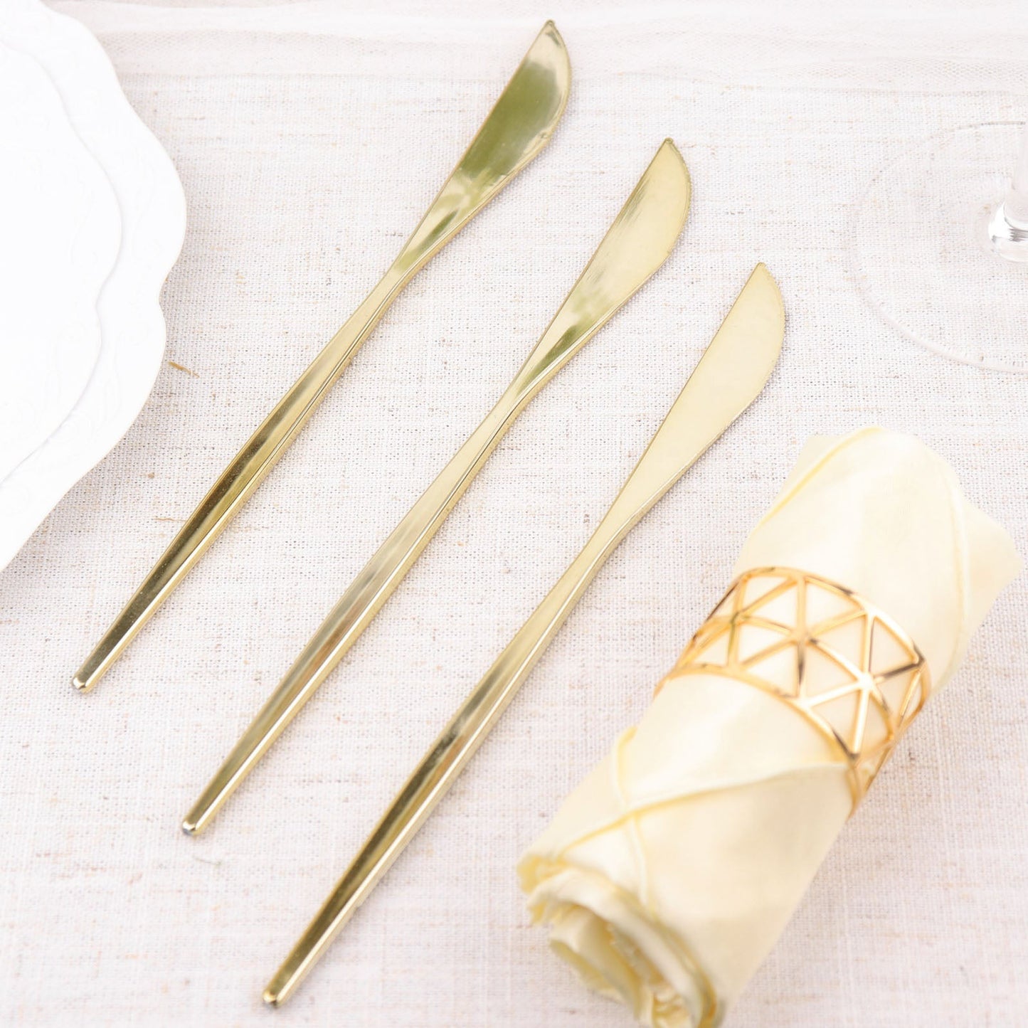24 Pack of 8 Inch Heavy Duty Disposable Modern Silverware Knives Flatware Cutlery Glossy Gold Premium