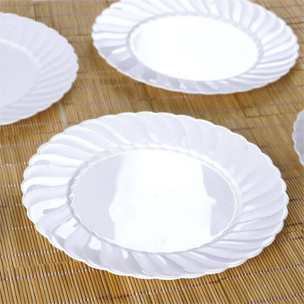 10" White Flair Rim Plastic Dinner Plates, Round Disposable Party Plates - 12 Pack