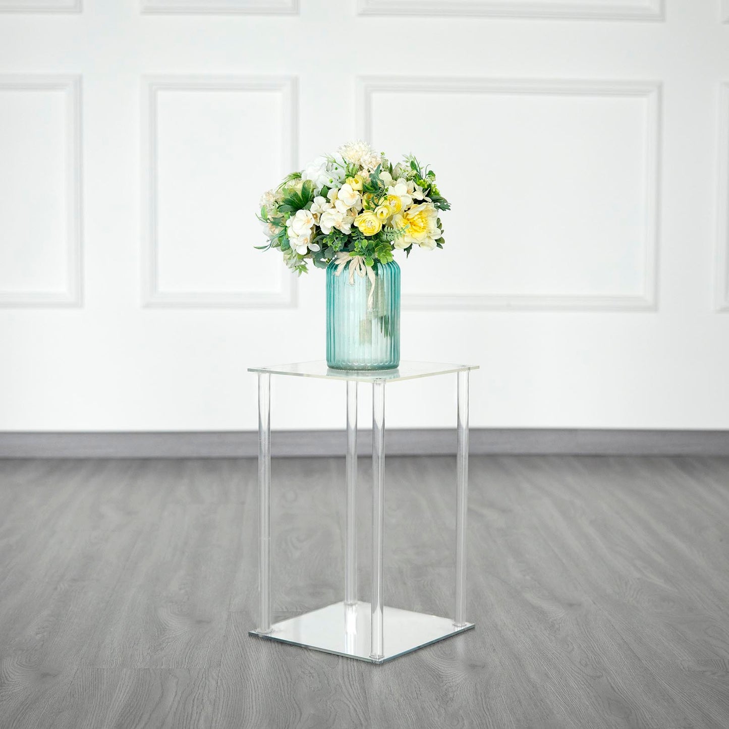 Clear acrylic wedding vase with square mirror base, featuring a flower arrangement.