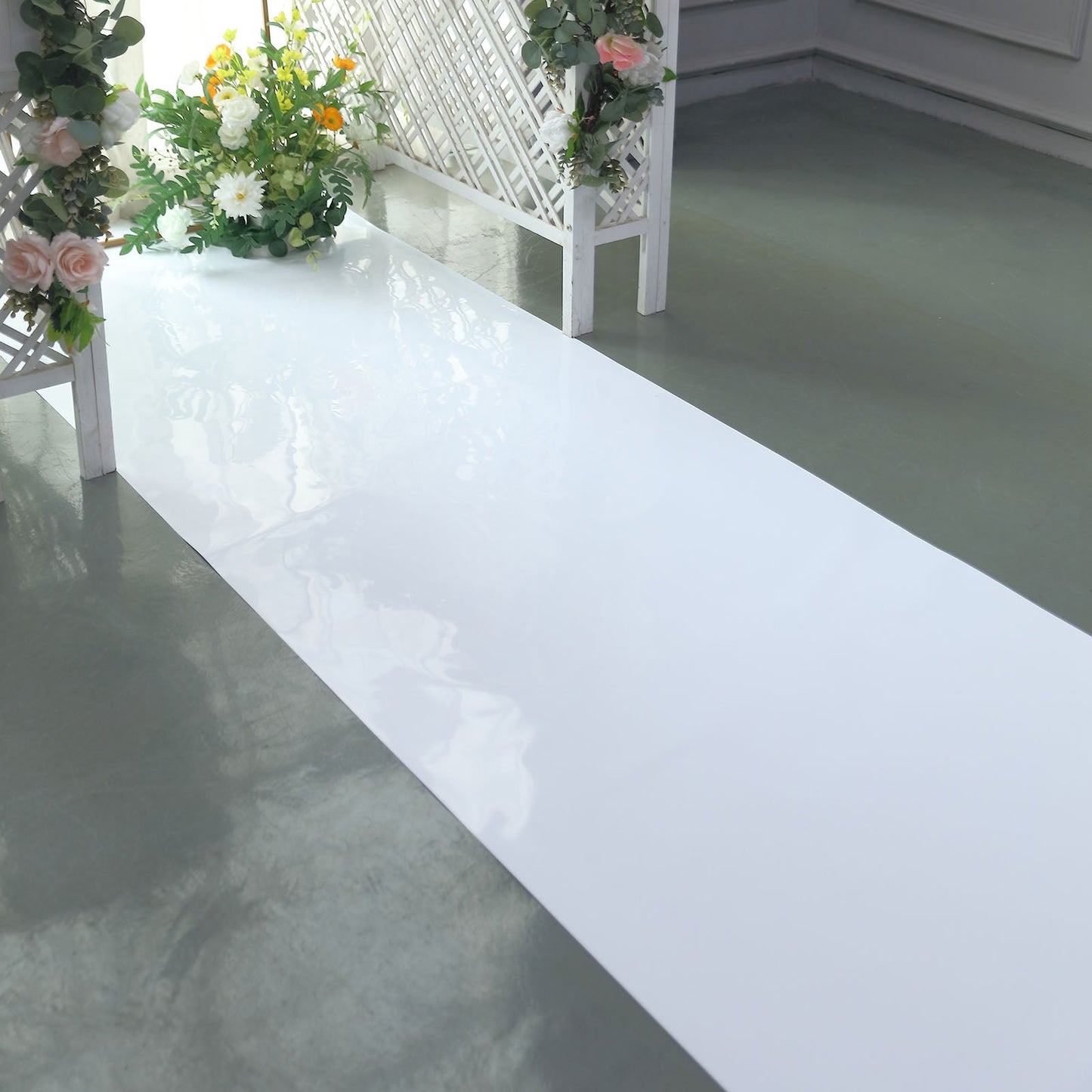 Glossy Mirrored Non Woven Red Carpet White Aisle Runner 3 Feet x 65 Feet