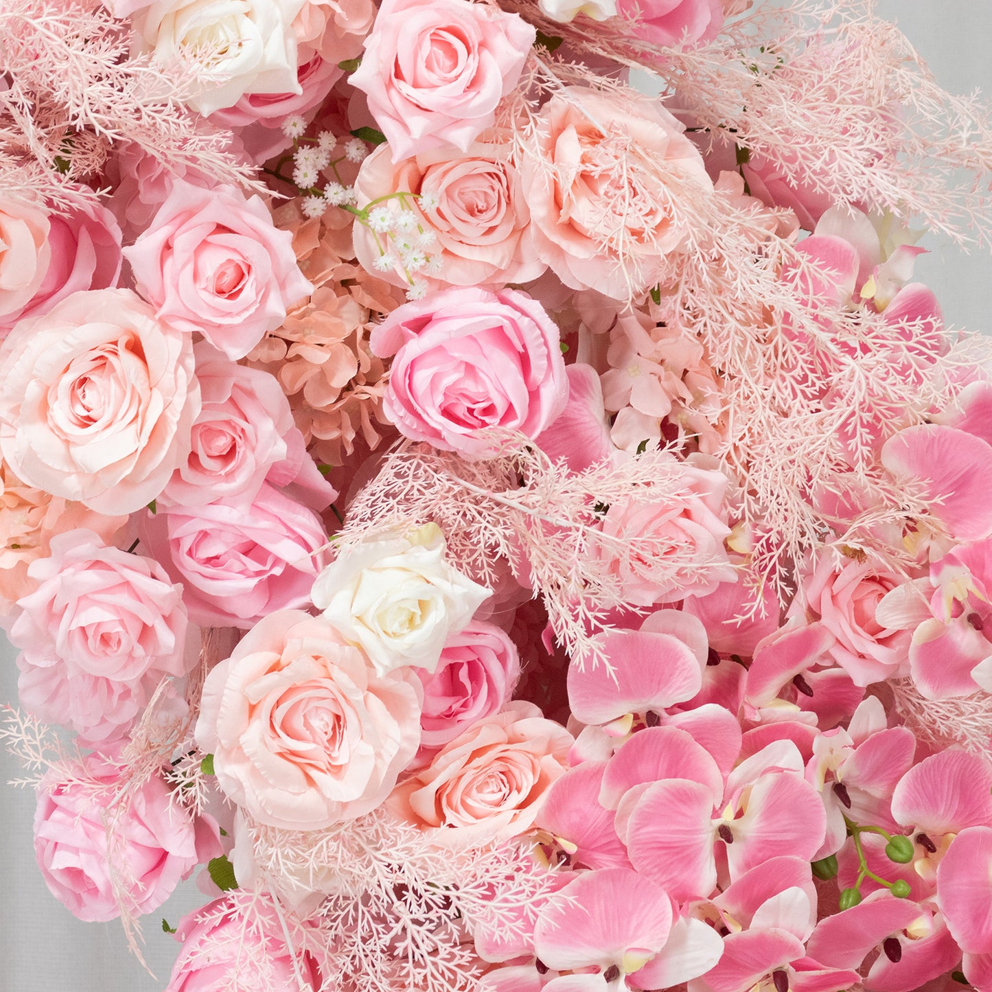 White and pink floral backdrop with roses and hydrangeas for wedding decor.