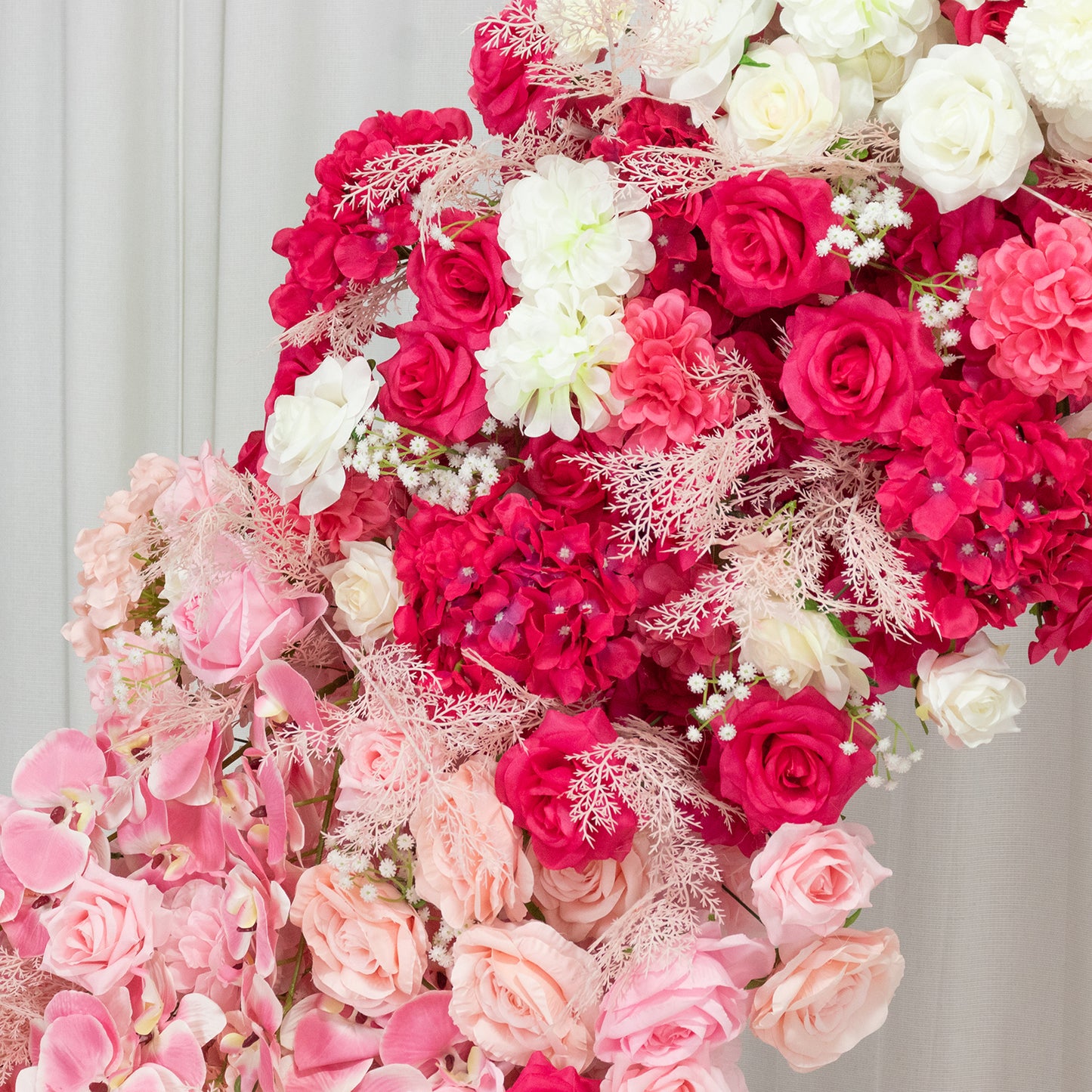 White and pink floral backdrop for wedding arch with roses and hydrangeas. #whtbkgd