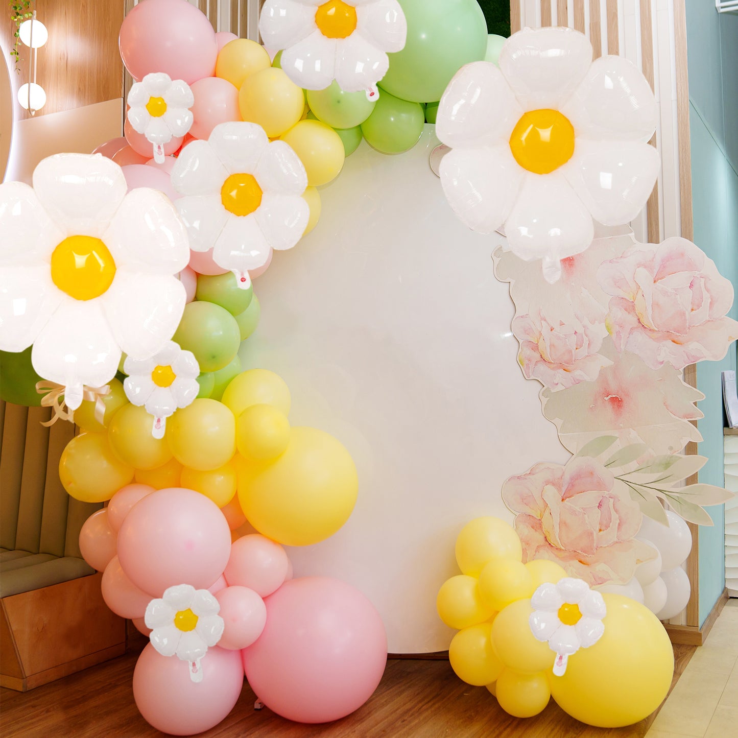 White daisy flower-shaped balloons in pastel colors for party decorations.