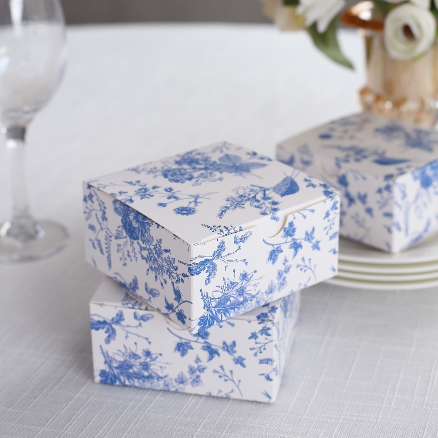 25 Pack White Blue Paper Favor Boxes in French Toile Pattern, Cardstock Party Shower Candy Gift Boxes - 4"x4"x2"