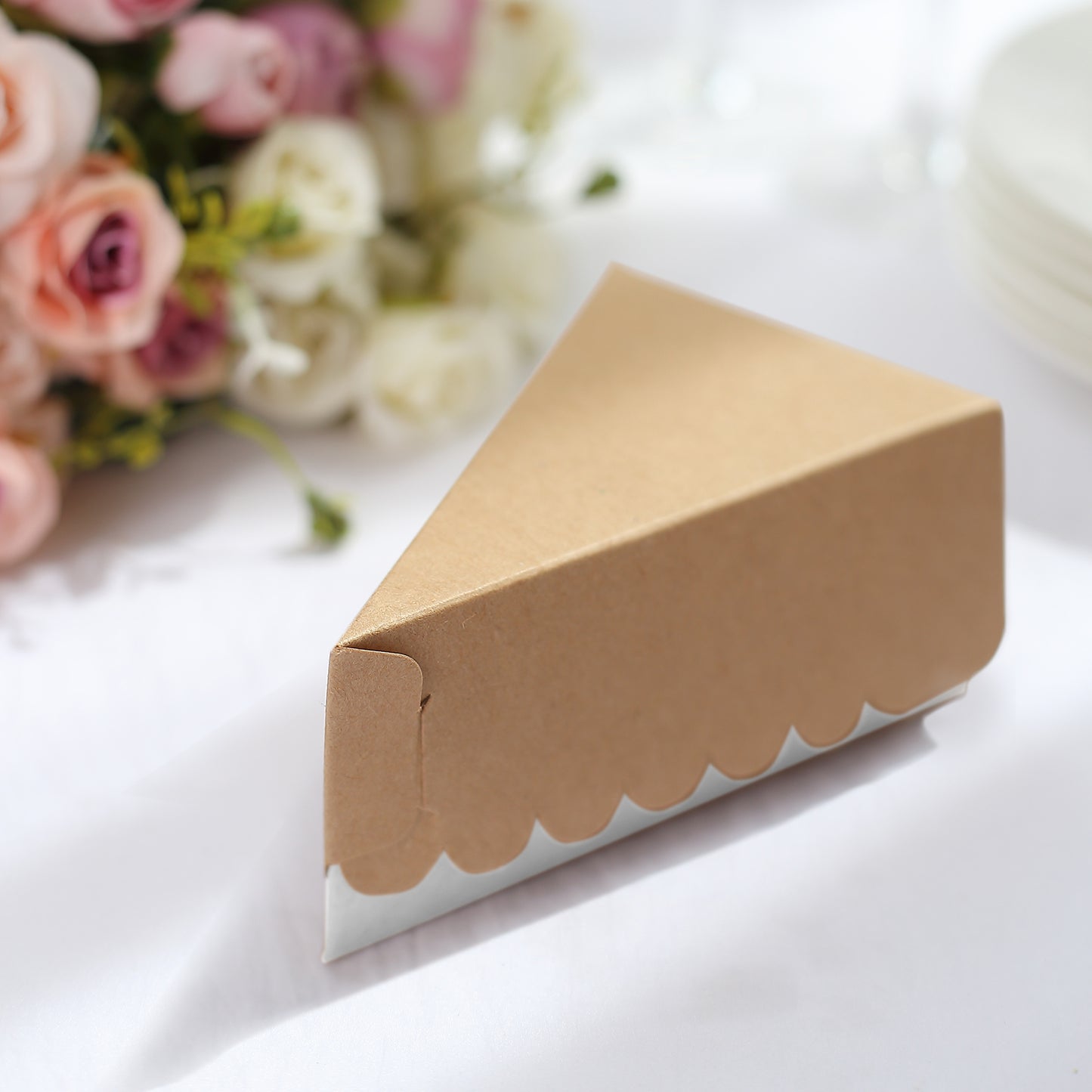 Natural brown paper triangular dessert box with scalloped top.