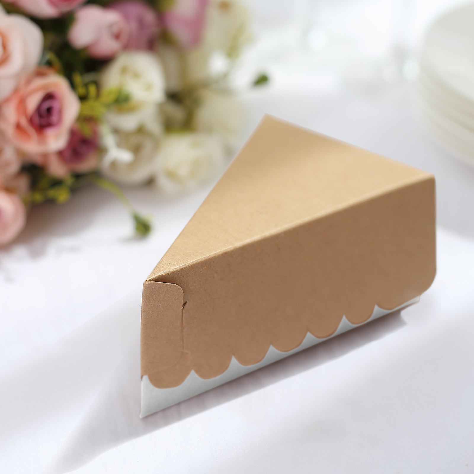 Natural brown paper triangular dessert box with scalloped top.