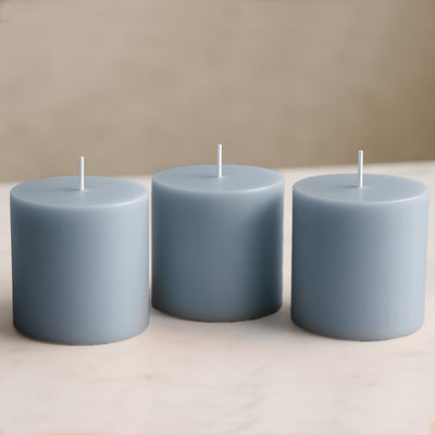 D&eacute;cor ideas using dusty blue pillar candles