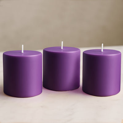 D&eacute;cor ideas using Purple pillar candles