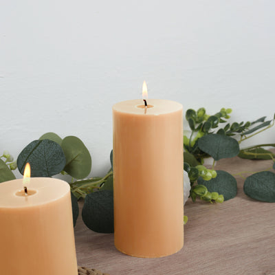 D&eacute;cor ideas using Beige pillar candles