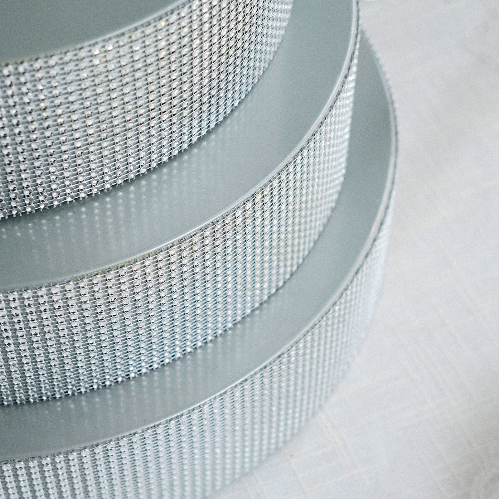 Silver rhinestone round metal pedestal cake stand.