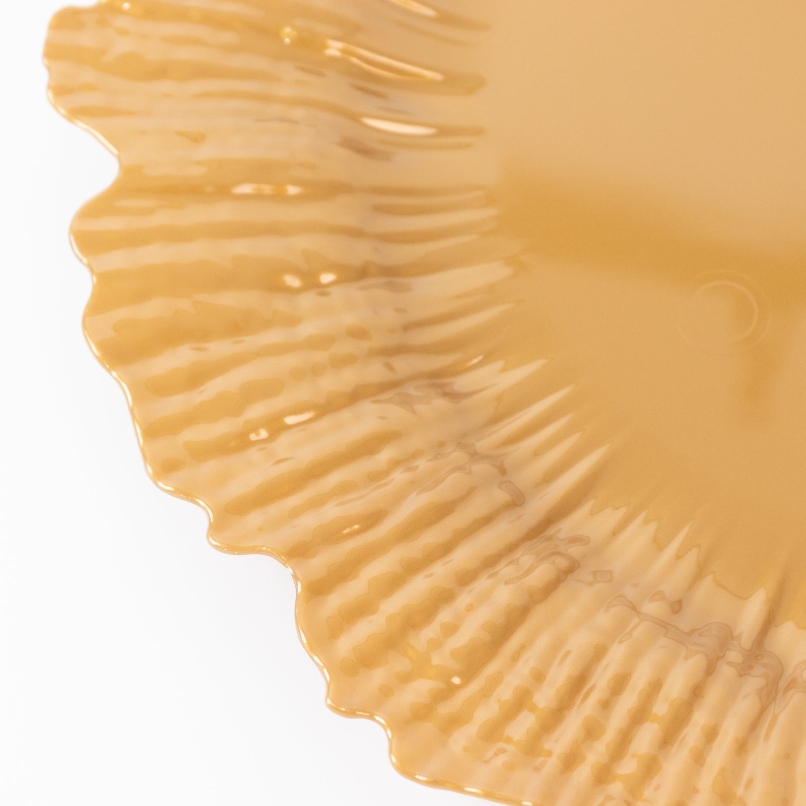 Gold charger plate with a textured edge, ideal for weddings and events.