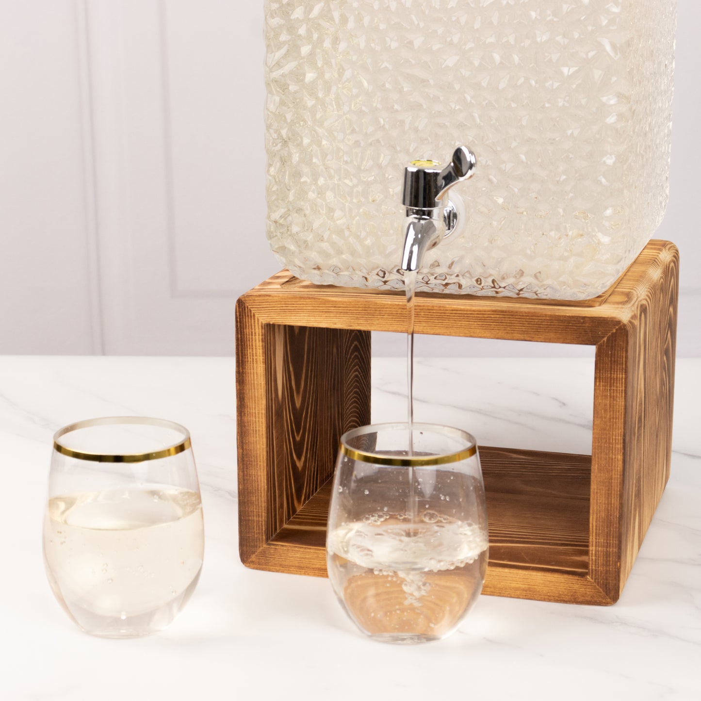 2 Gallon Clear Hammered Glass Drink Dispenser with Wooden Stand, Lead Free Countertop Rectangular Juice Jar Beverage Dispenser with Lid and Spigot - 19"