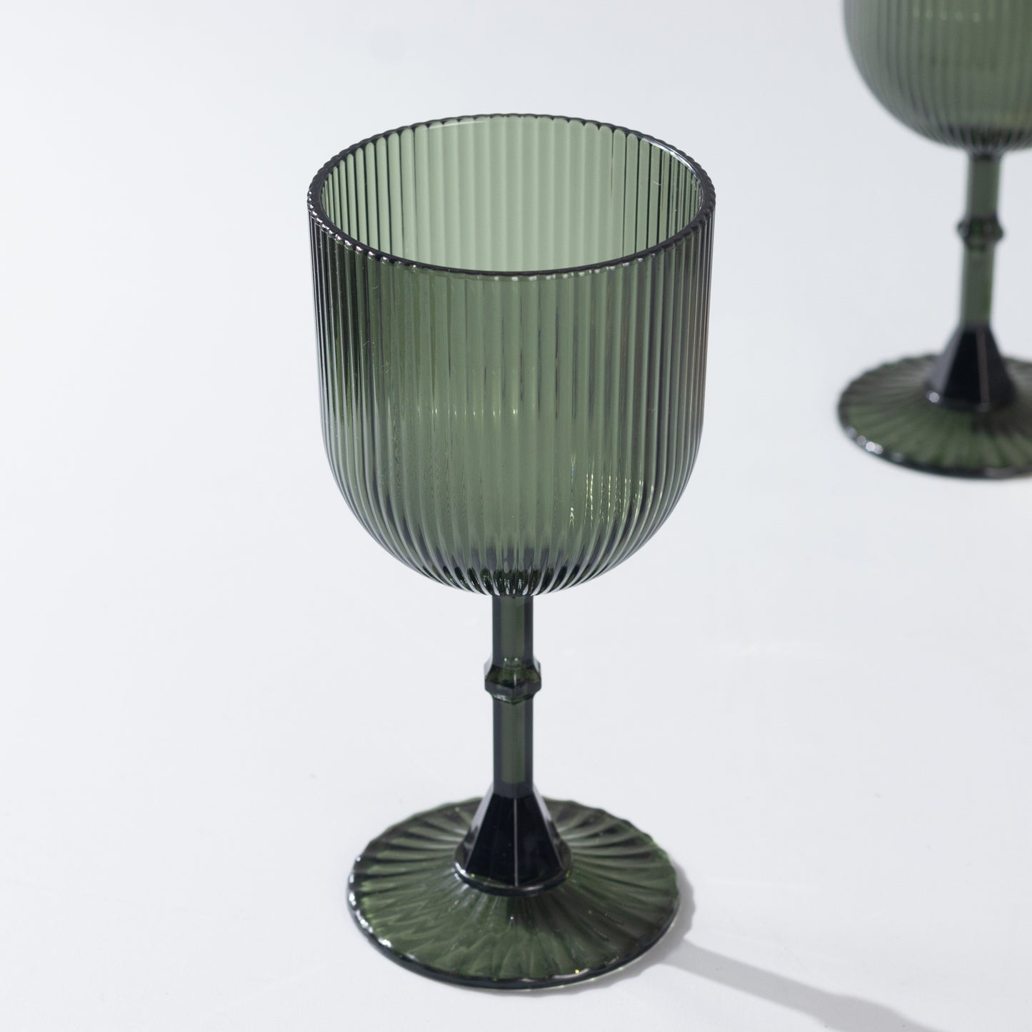 12 Pack Hunter Emerald Green Ribbed Reusable Plastic Wine Goblets, 9oz Shatterproof Vintage Drinking Glasses Water Goblets - 6.5"