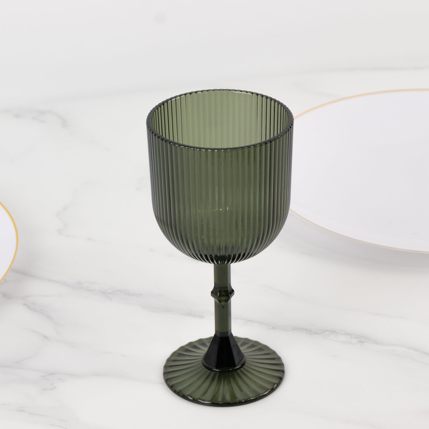 12 Pack Hunter Emerald Green Ribbed Reusable Plastic Wine Goblets, 9oz Shatterproof Vintage Drinking Glasses Water Goblets - 6.5"