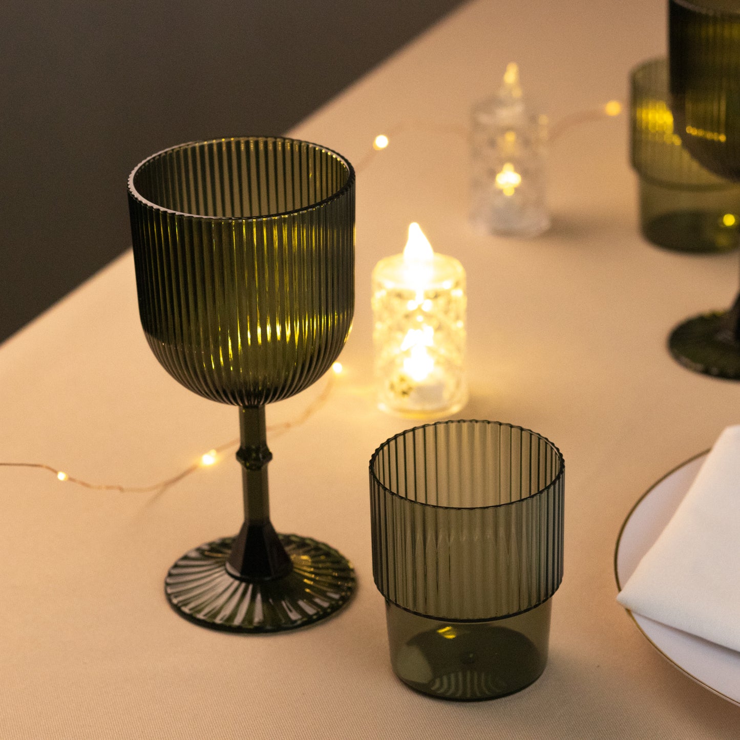 12 Pack Hunter Emerald Green Ribbed Reusable Plastic Wine Goblets, 9oz Shatterproof Vintage Drinking Glasses Water Goblets - 6.5"