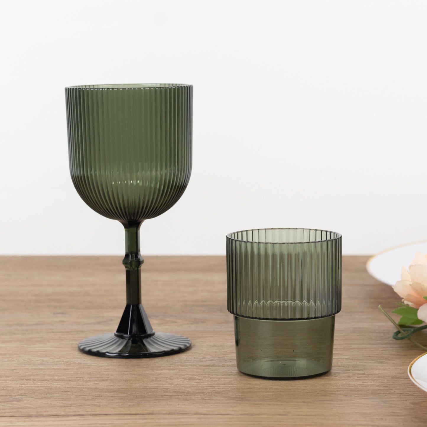 12 Pack Hunter Emerald Green Ribbed Reusable Plastic Wine Goblets, 9oz Shatterproof Vintage Drinking Glasses Water Goblets - 6.5"