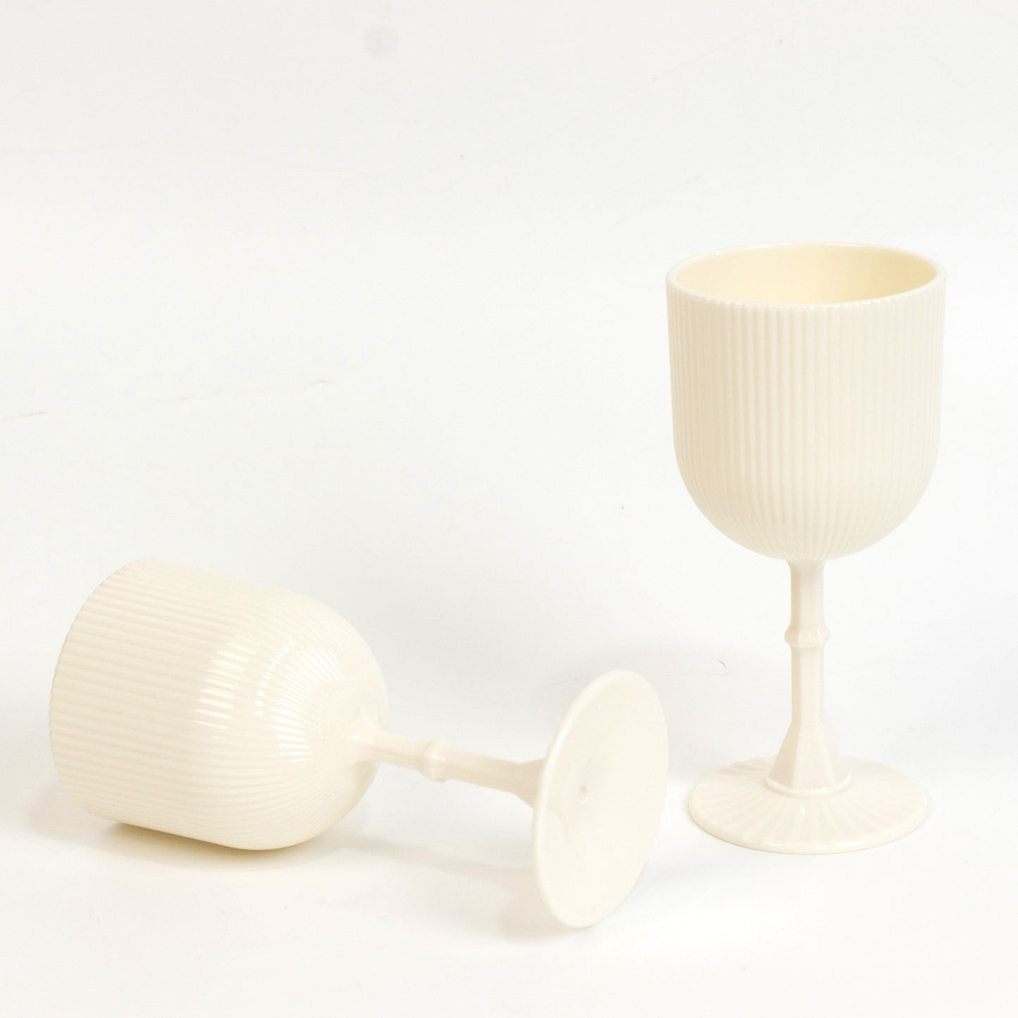 12-Pack Plastic Goblets White Vintage Ribbed Pattern - Reusable Shatterproof Glassware 9oz