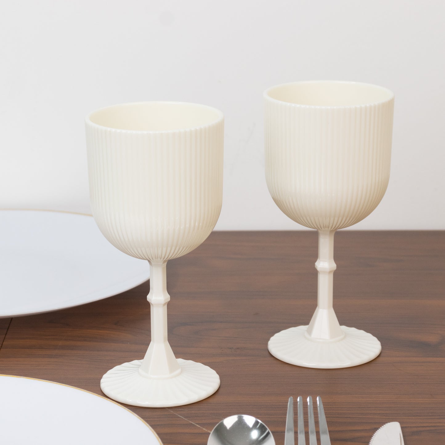 12-Pack Plastic Goblets White Vintage Ribbed Pattern - Reusable Shatterproof Glassware 9oz