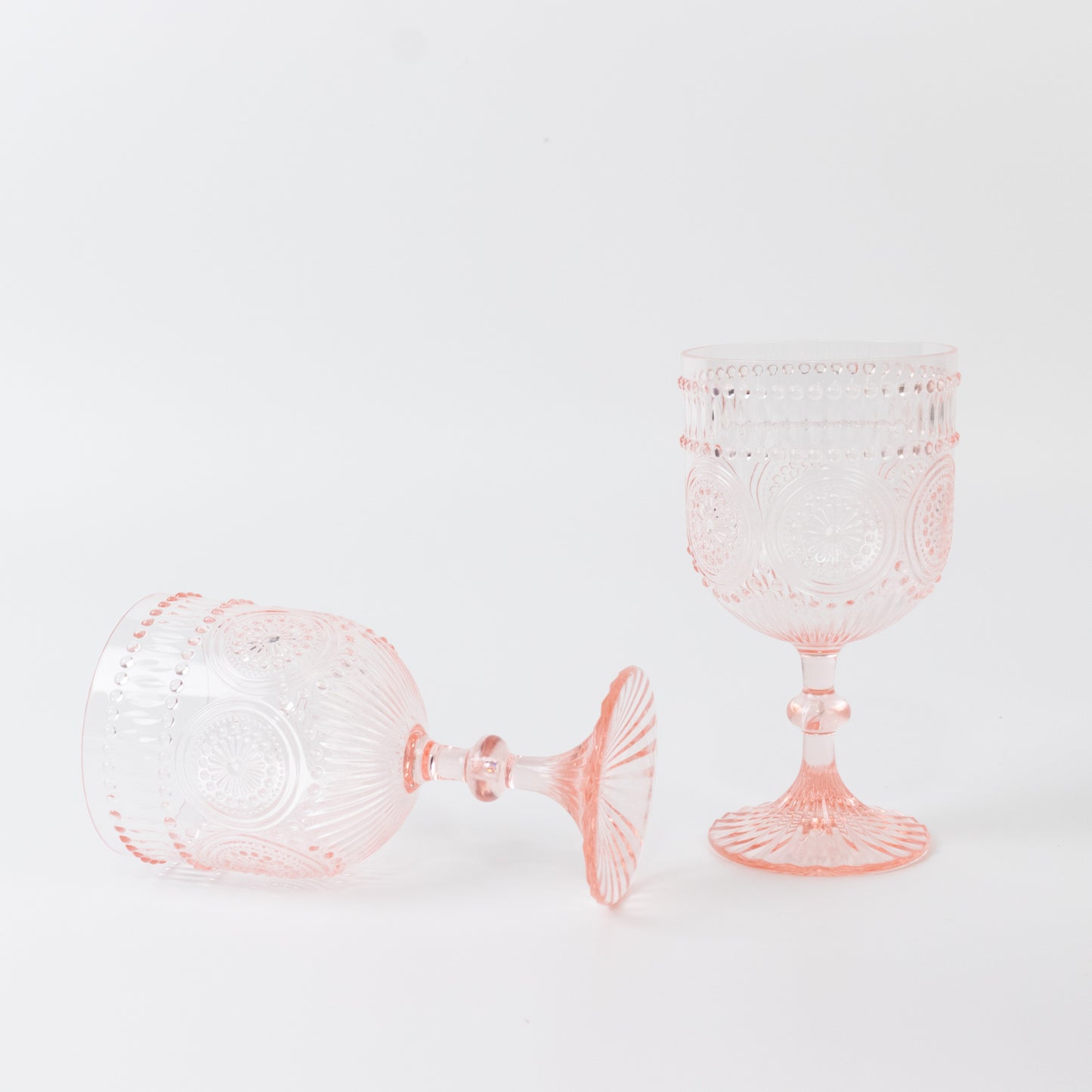 12 Pack Vintage Plastic Wine Goblets – 15oz Reusable Shatterproof Blush Embossed Floral Pattern Drinkware, Decorative Cups