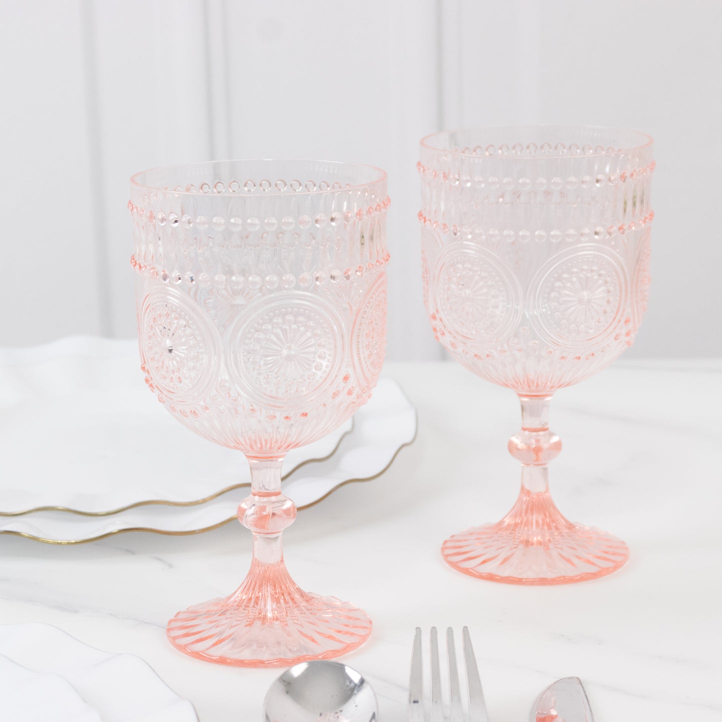 12 Pack Vintage Plastic Wine Goblets – 15oz Reusable Shatterproof Blush Embossed Floral Pattern Drinkware, Decorative Cups