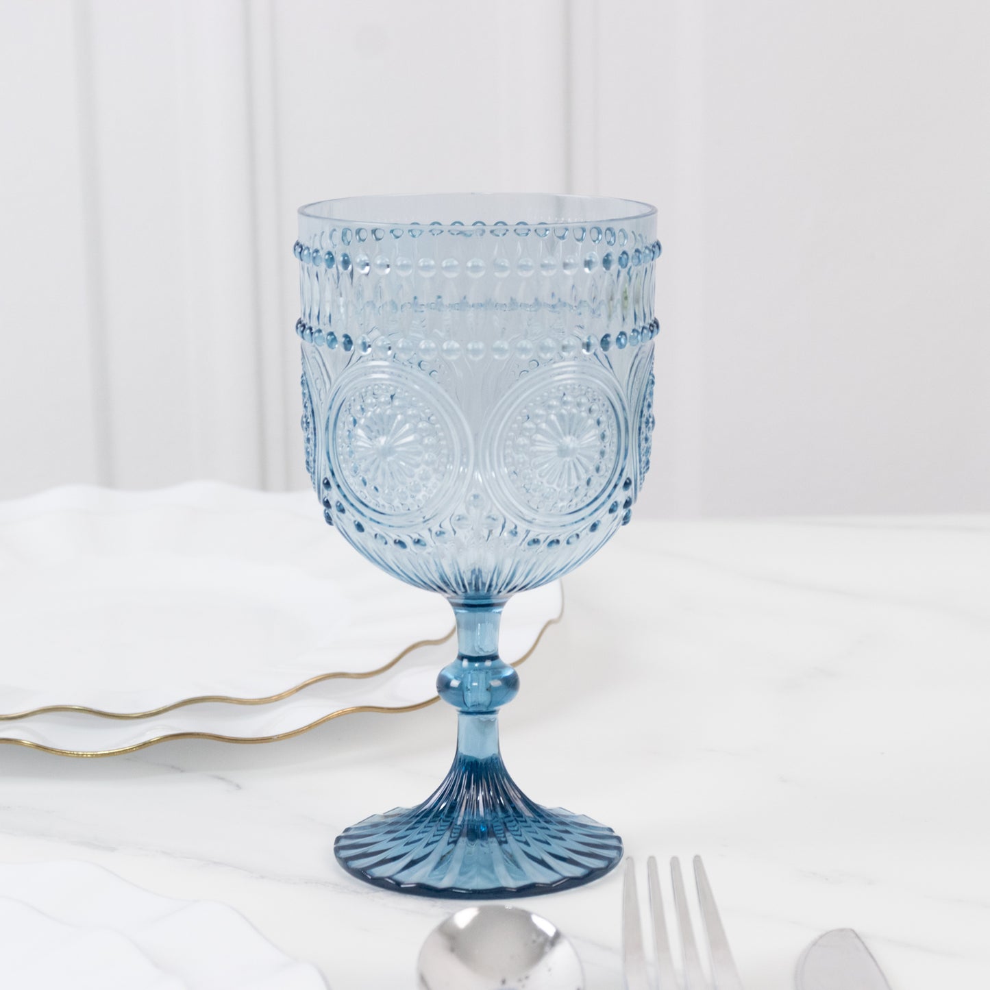 12 Pack Vintage Plastic Wine Goblets – 15oz Reusable Shatterproof Dusty Blue Embossed Floral Pattern Drinkware, Decorative Cups