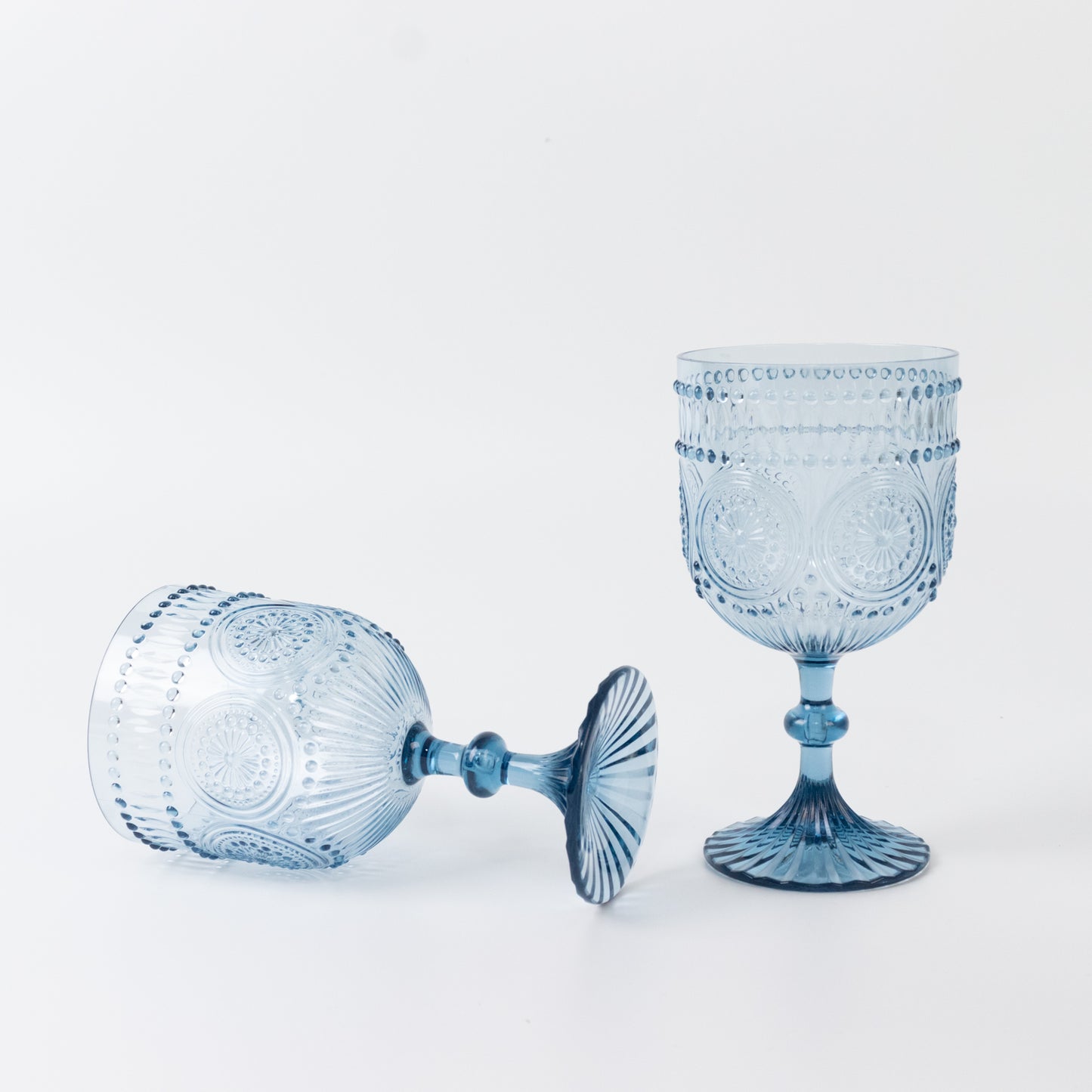 12 Pack Vintage Plastic Wine Goblets – 15oz Reusable Shatterproof Dusty Blue Embossed Floral Pattern Drinkware, Decorative Cups