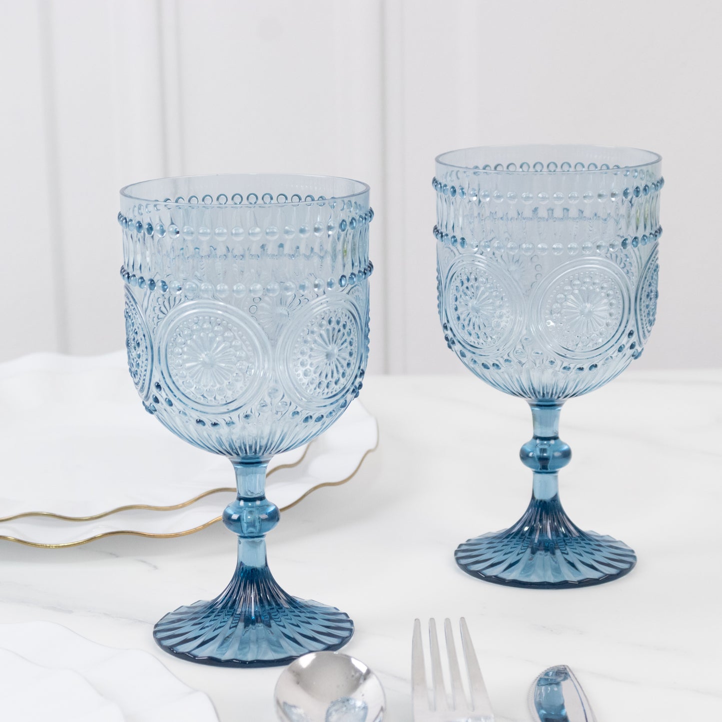 12 Pack Vintage Plastic Wine Goblets – 15oz Reusable Shatterproof Dusty Blue Embossed Floral Pattern Drinkware, Decorative Cups