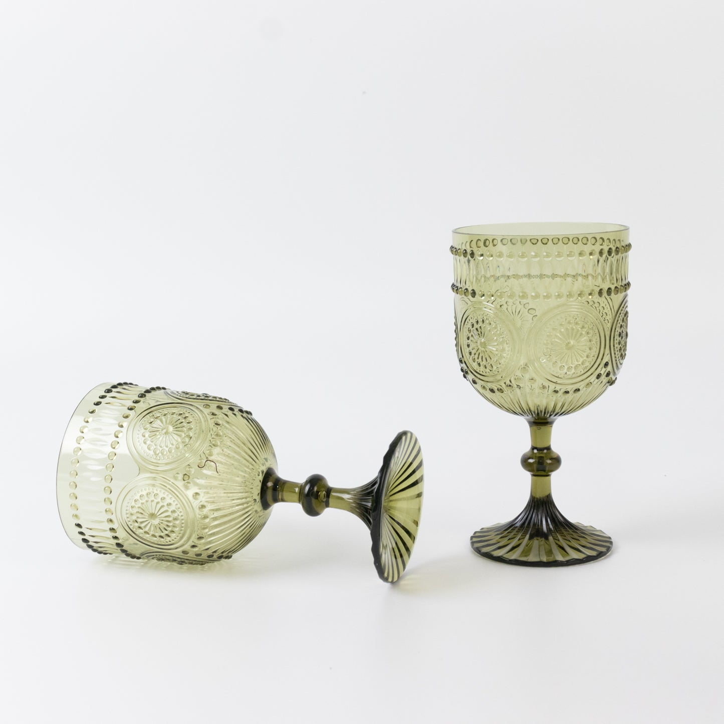 12 Pack Vintage Plastic Wine Goblets – 15oz Reusable Shatterproof Dusty Sage Green Embossed Floral Pattern Drinkware, Decorative Cups