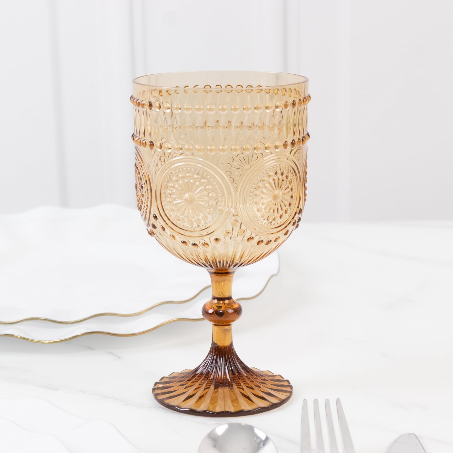 12 Pack Vintage Plastic Wine Goblets – 15oz Reusable Shatterproof Amber Gold Embossed Floral Pattern Drinkware, Decorative Cups