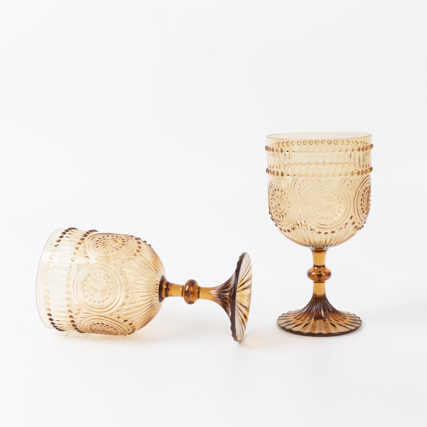 12 Pack Vintage Plastic Wine Goblets – 15oz Reusable Shatterproof Amber Gold Embossed Floral Pattern Drinkware, Decorative Cups