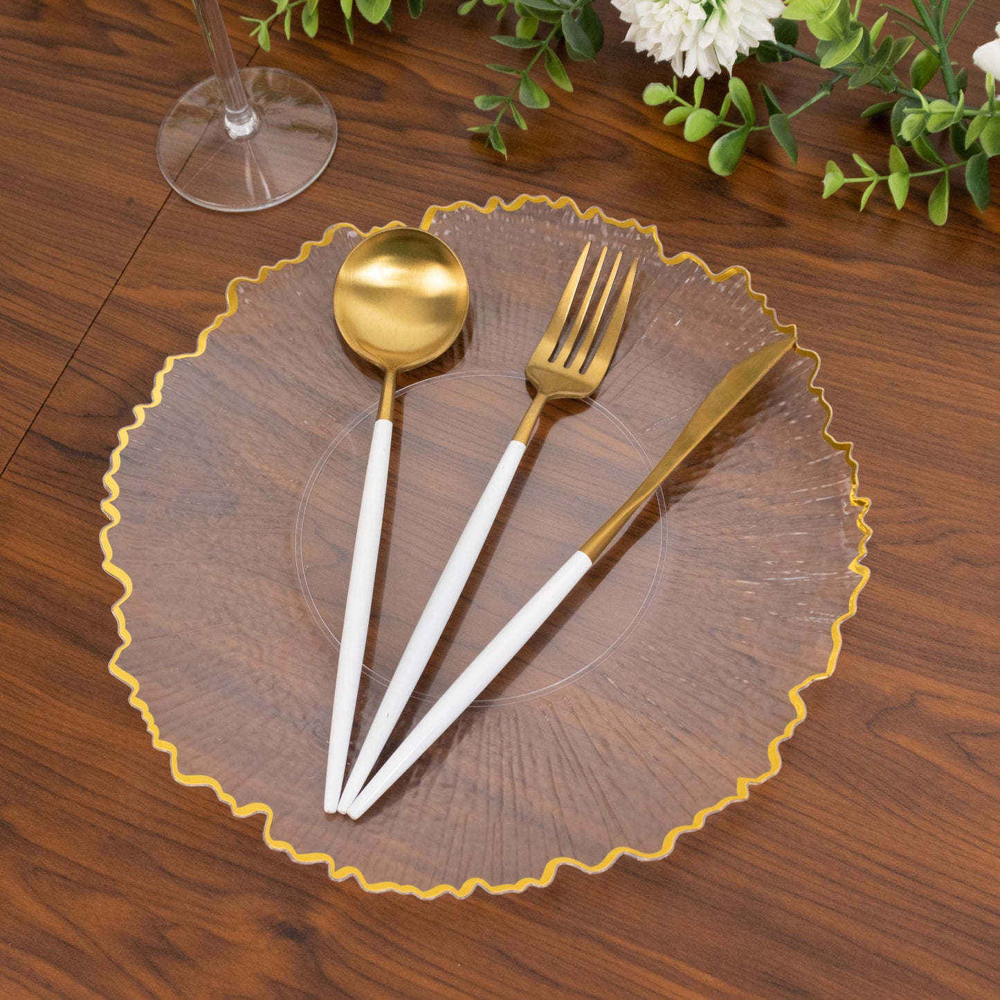 20 Pack 10" Plastic Dinner Plates – Clear Reef Design with Gold Rim, Elegant Disposable Party Tableware