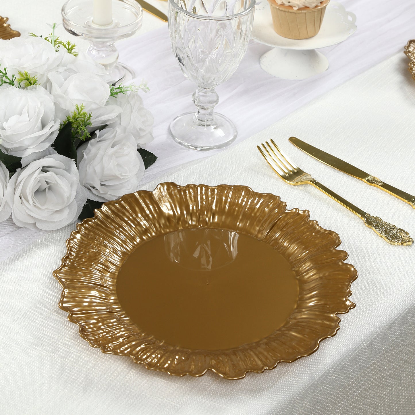 20-Pack 10" Plastic Dinner Plates – Gold Reef Design Party Plates – Elegant Disposable Tableware