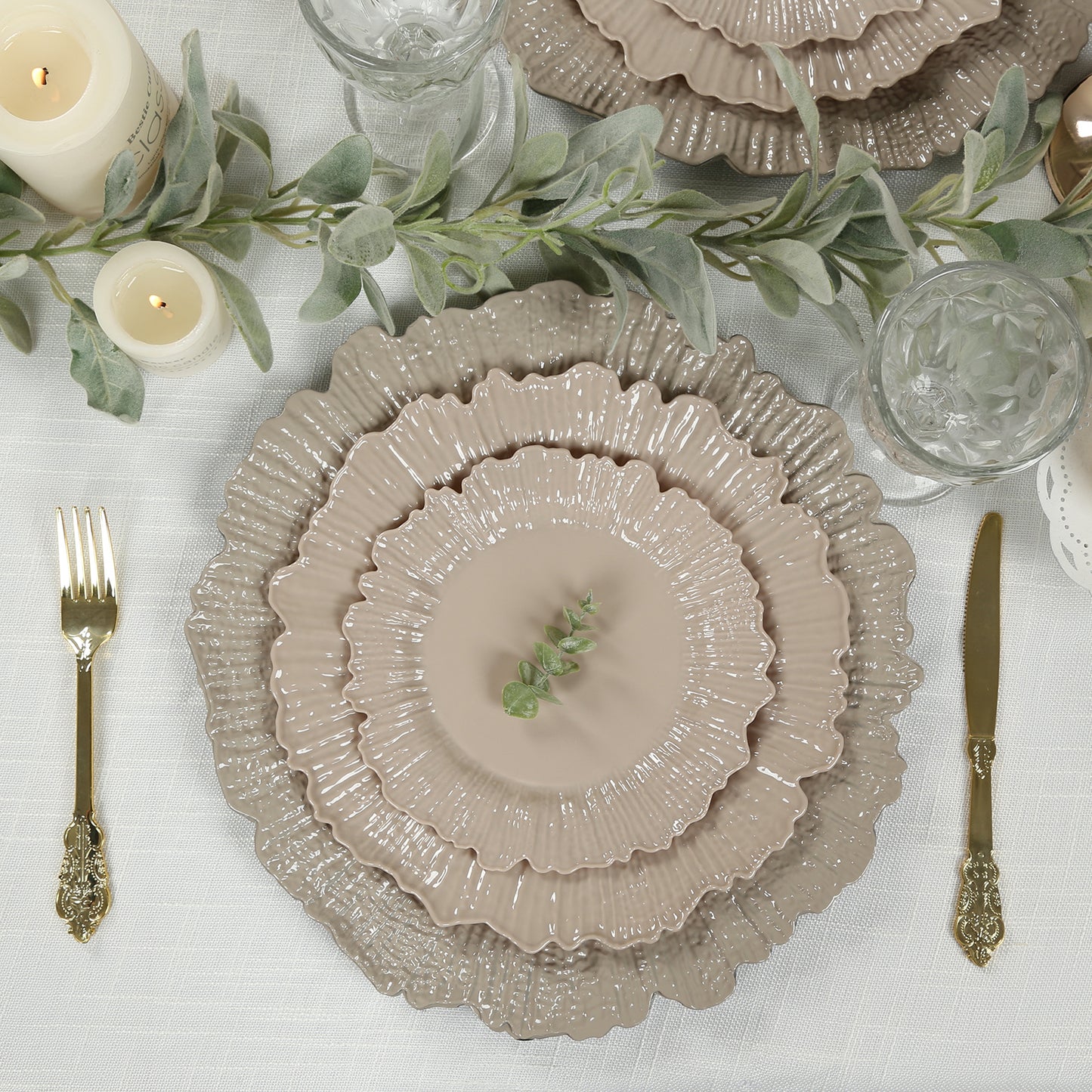 20-Pack 10" Plastic Dinner Plates – Taupe Reef Design Party Plates – Elegant Disposable Tableware