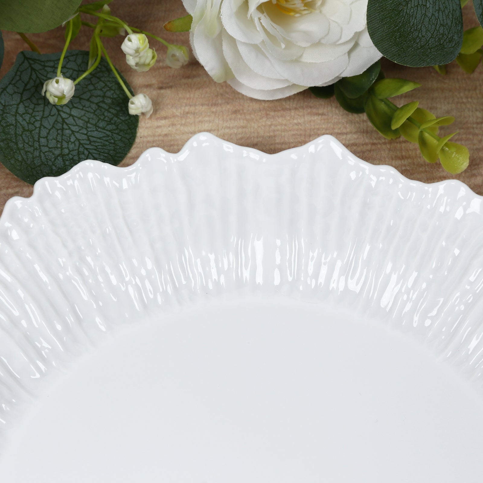 White reef design plastic dinner plate for elegant parties.