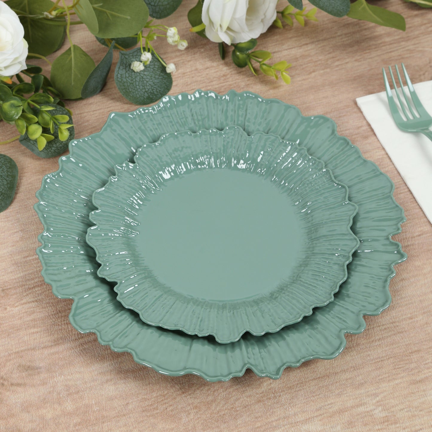 20-Pack 7" Plastic Dessert Plates – Dusty Sage Green Reef Design Appetizer Salad Party Plates – Elegant Disposable Tableware