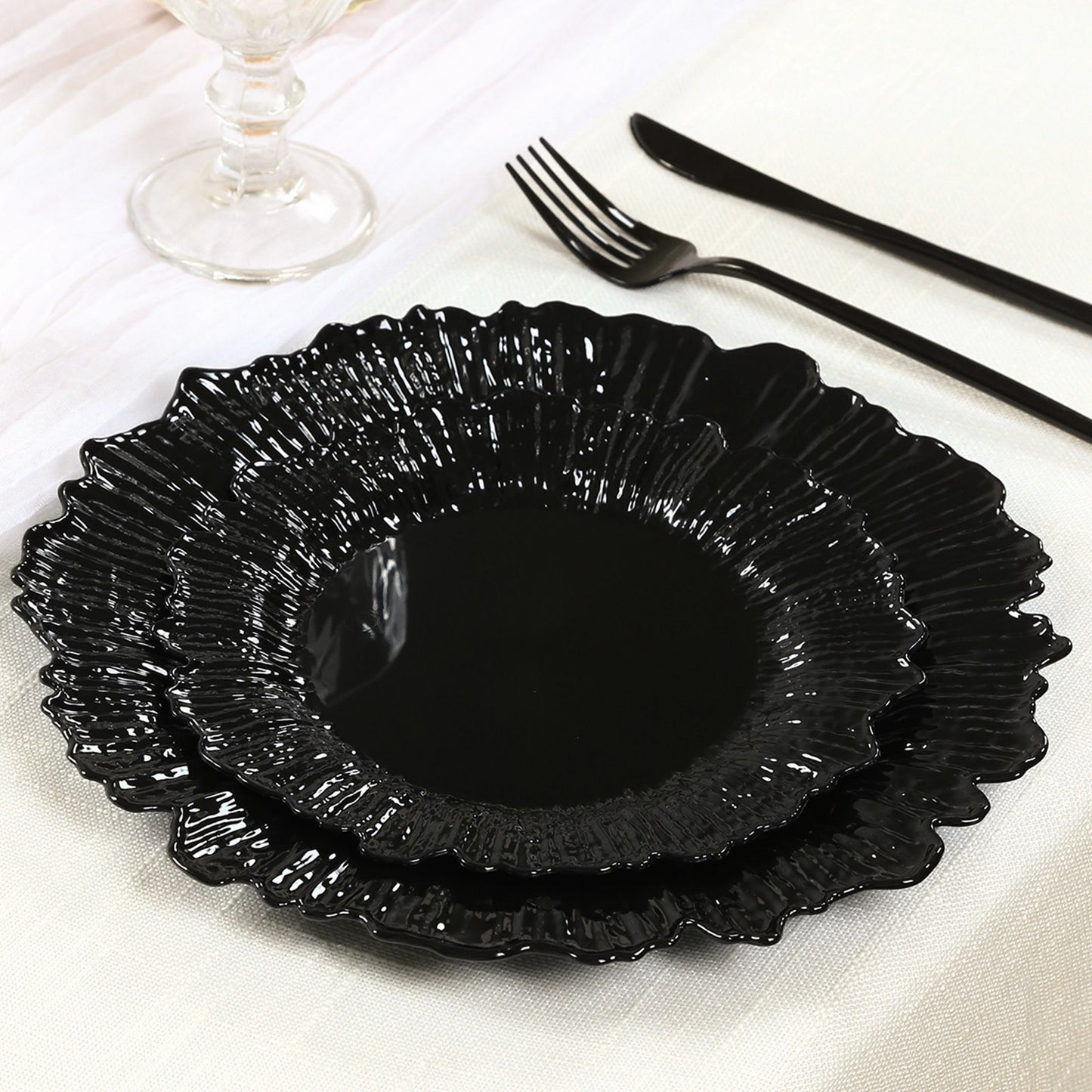 20-Pack 7" Plastic Dessert Plates – Black Reef Design Appetizer Salad Party Plates – Elegant Disposable Tableware