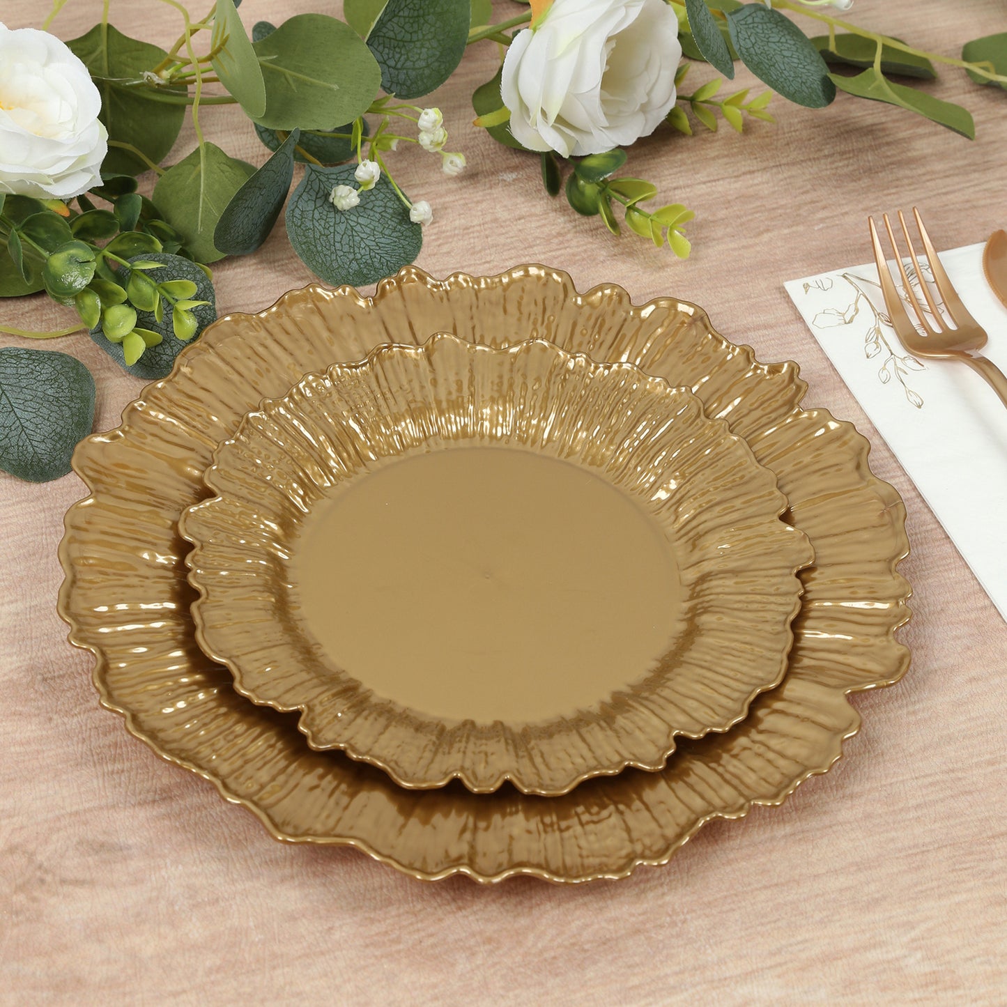 20-Pack 7" Plastic Dessert Plates – Gold Reef Design Appetizer Salad Party Plates – Elegant Disposable Tableware