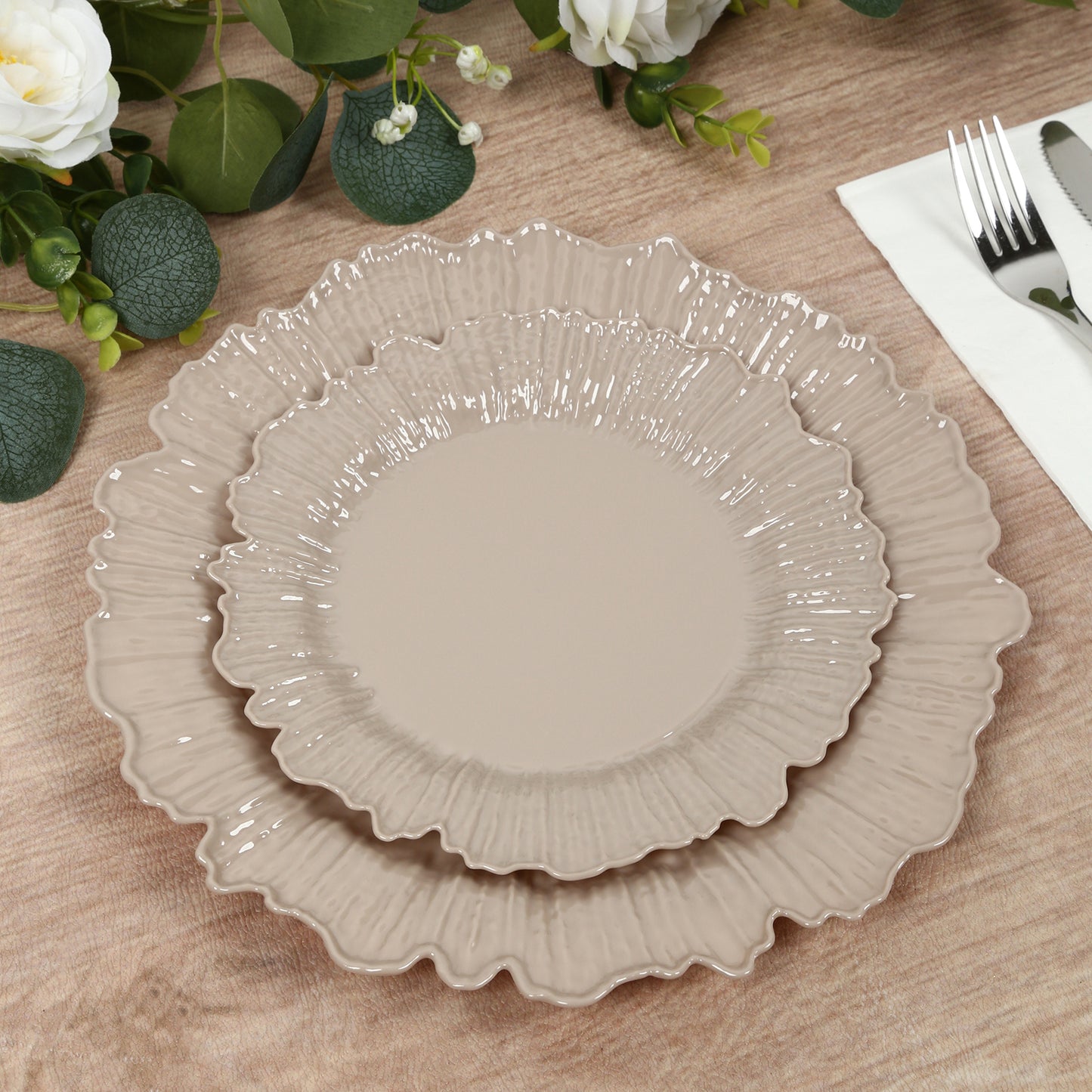 20-Pack 7" Plastic Dessert Plates – Taupe Reef Design Appetizer Salad Party Plates – Elegant Disposable Tableware