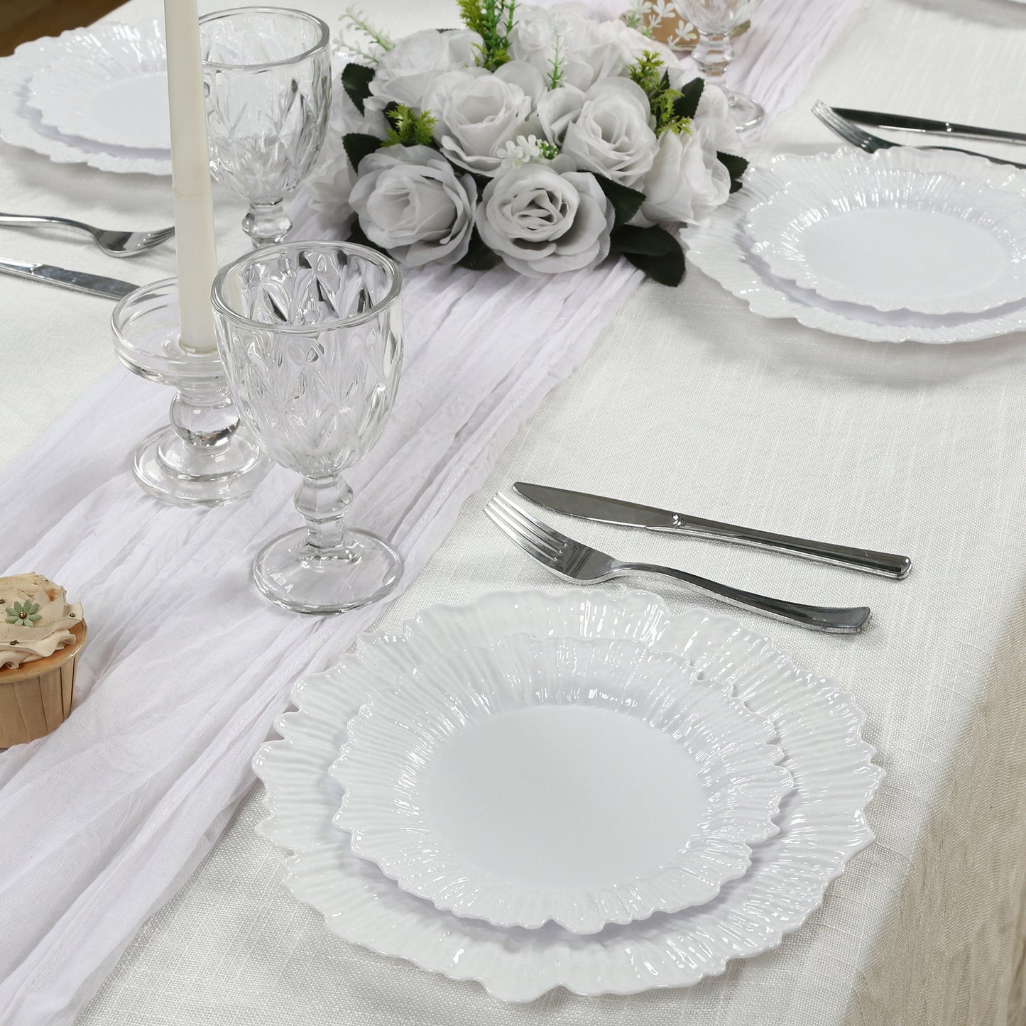 20-Pack 7" Plastic Dessert Plates – White Reef Design Appetizer Salad Party Plates – Elegant Disposable Tableware