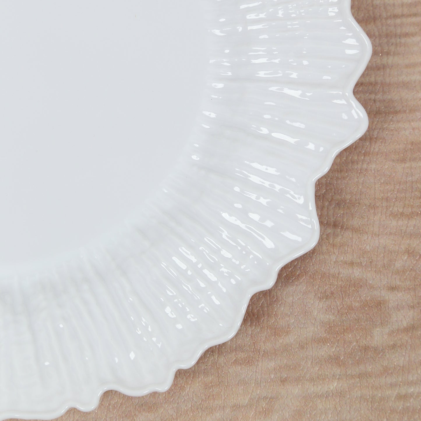 20-Pack 7" Plastic Dessert Plates – White Reef Design Appetizer Salad Party Plates – Elegant Disposable Tableware