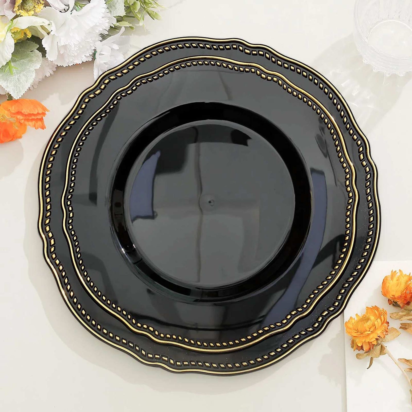 9" Black and Gold Scalloped Rim Disposable Dinner Plates, 10 Pack.