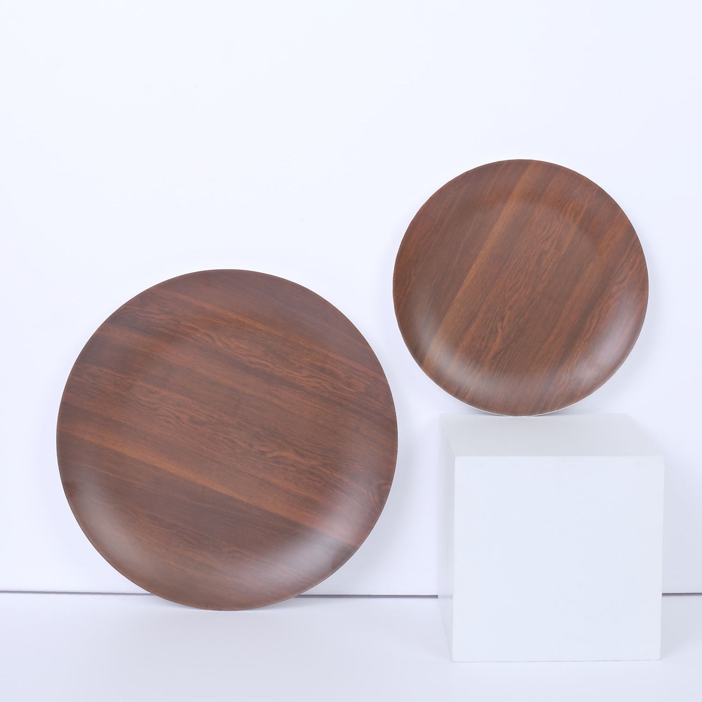 Rustic brown shatterproof melamine dinner plates, round farmhouse style.
