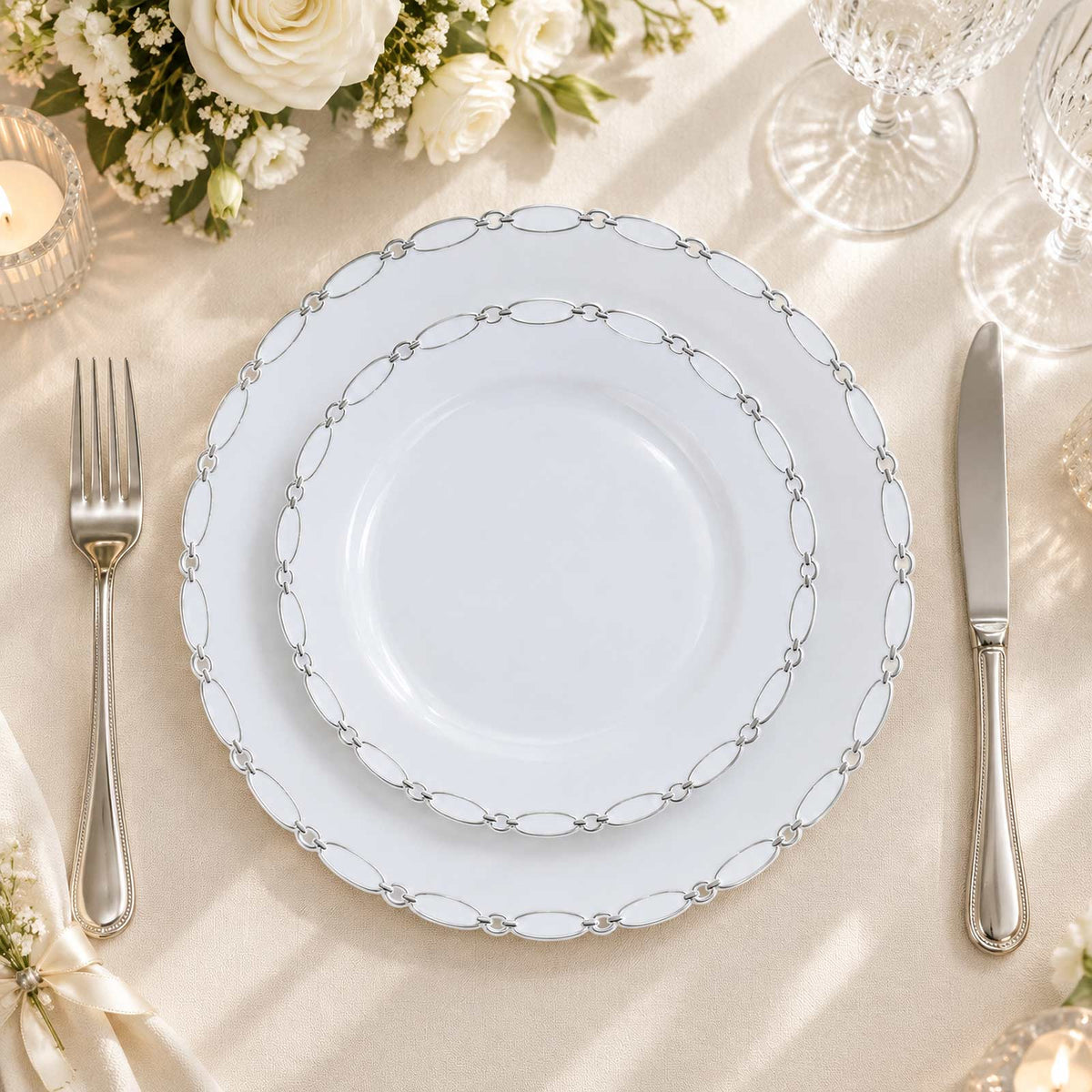 20 Pack White Plastic Dinner Plates, 10" Round with Silver Interlocking Chain Rim - Disposable Party